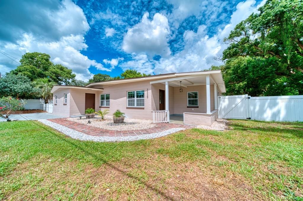 En Venta: $450,000 (4 camas, 3 baños, 1683 Pies cuadrados)