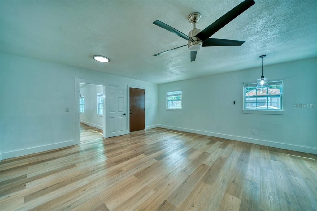 En Venta: $450,000 (4 camas, 3 baños, 1683 Pies cuadrados)