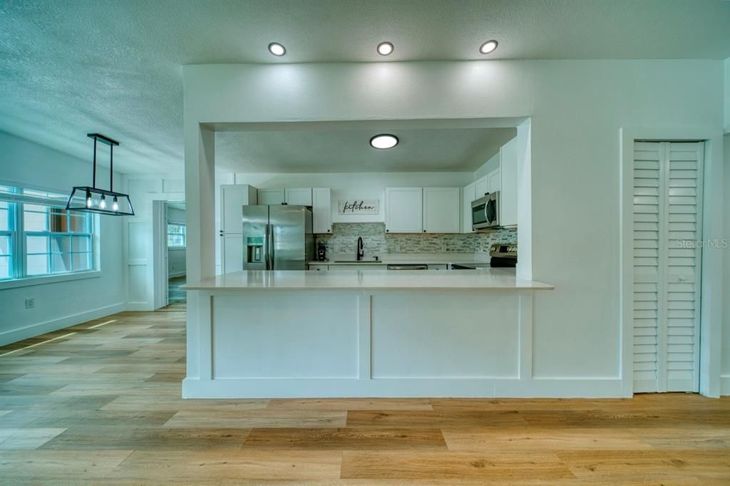 En Venta: $450,000 (4 camas, 3 baños, 1683 Pies cuadrados)