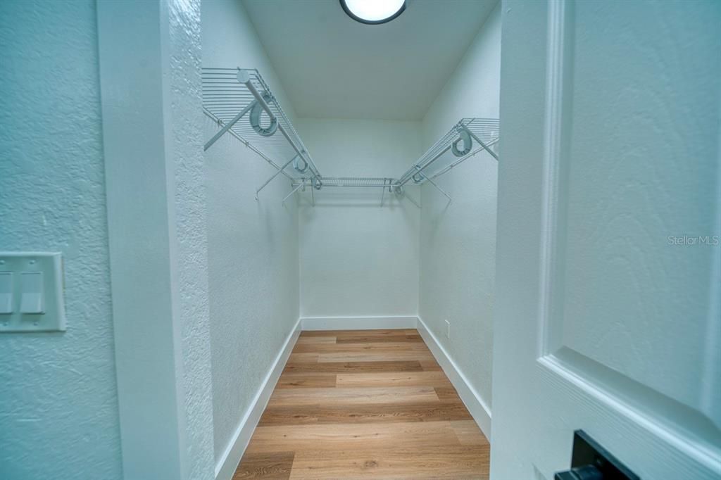 En Venta: $450,000 (4 camas, 3 baños, 1683 Pies cuadrados)