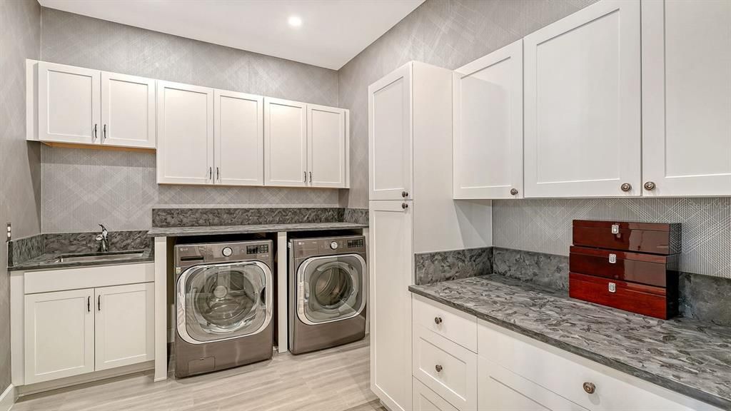 En Venta: $2,290,000 (5 camas, 4 baños, 4453 Pies cuadrados)