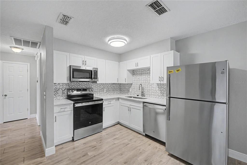 出租: $1,900 (2 贝兹, 2 浴室, 1114 平方英尺)