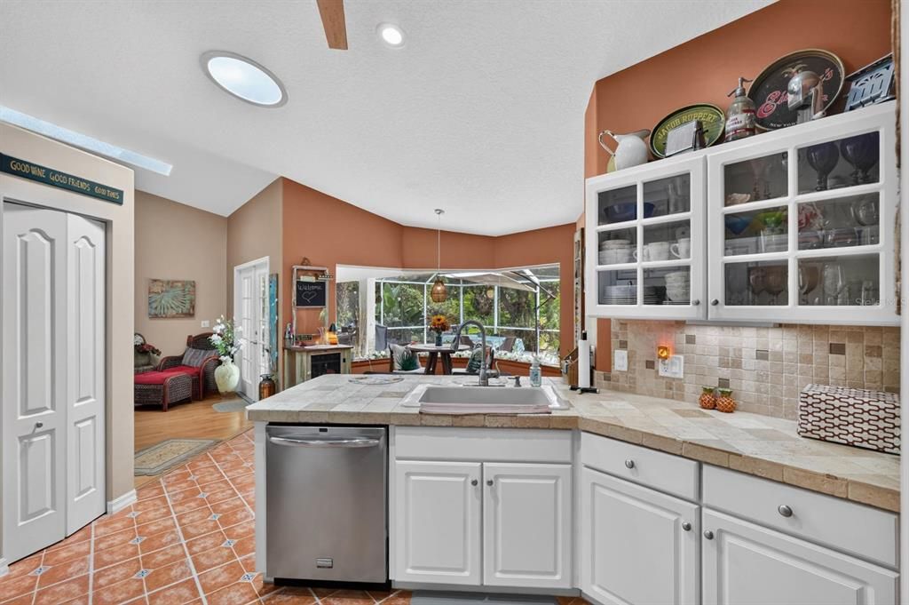 На продажу: $399,000 (3 спален, 2 ванн, 1667 Квадратных фут)