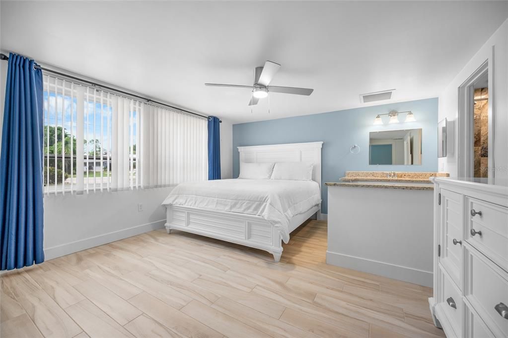 For Sale: $675,000 (4 beds, 4 baths, 1916 Square Feet)