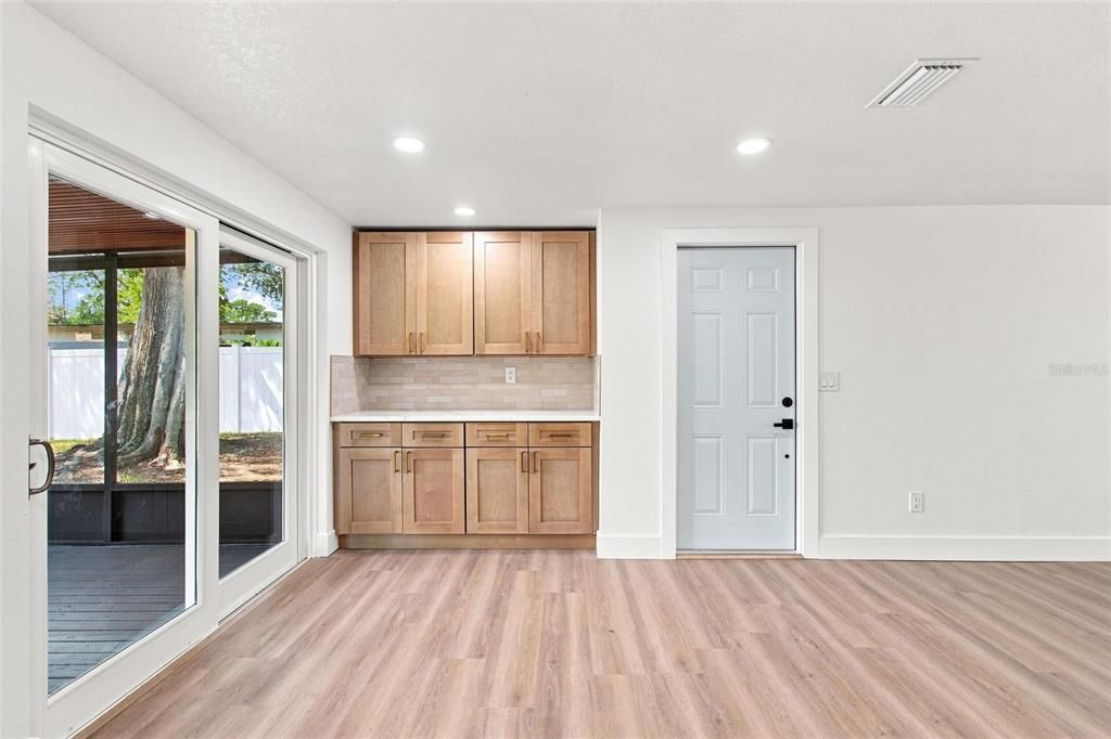 For Sale: $375,000 (3 beds, 2 baths, 1176 Square Feet)