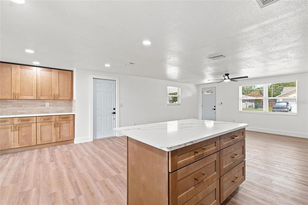 For Sale: $375,000 (3 beds, 2 baths, 1176 Square Feet)