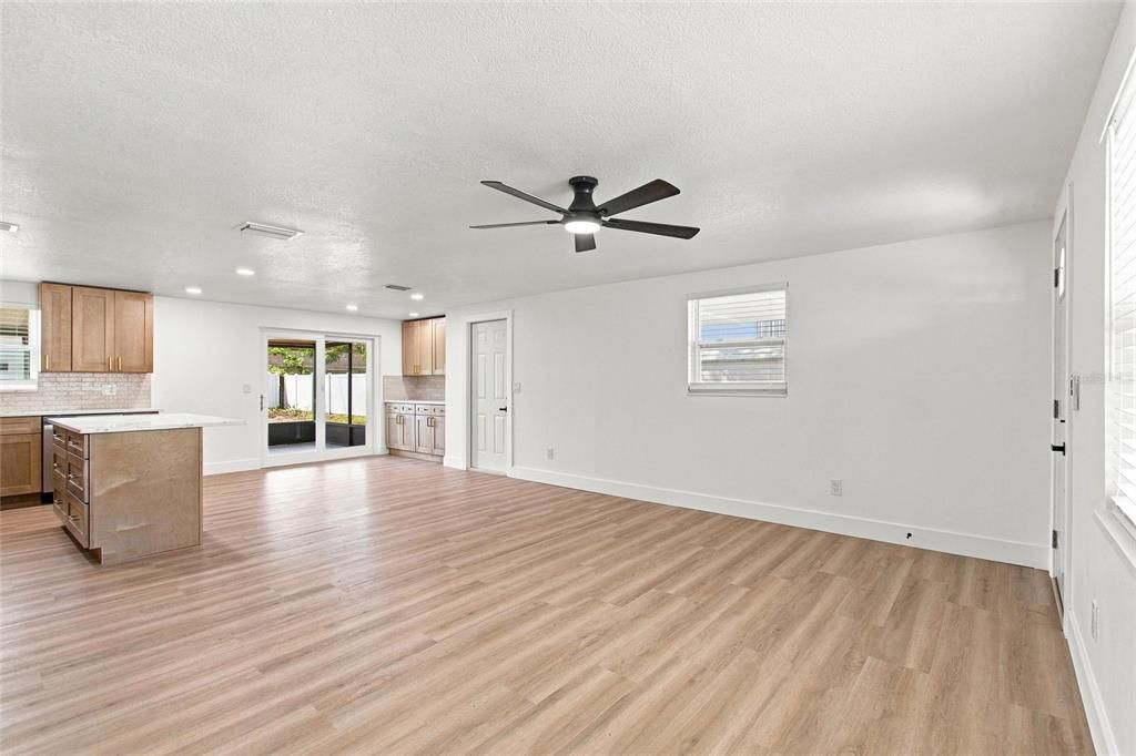 For Sale: $375,000 (3 beds, 2 baths, 1176 Square Feet)