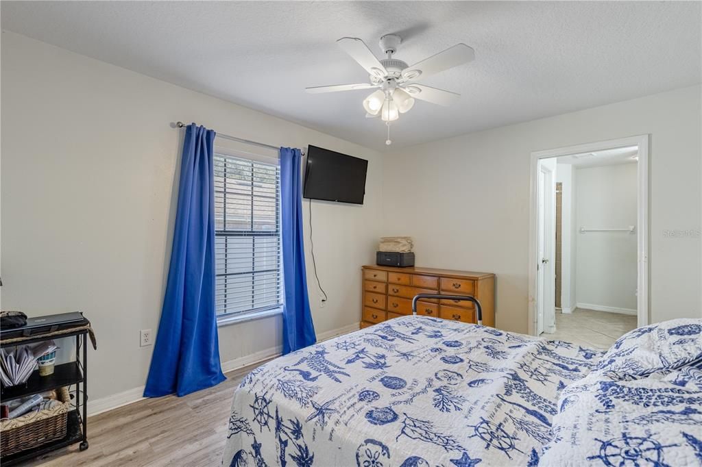 For Sale: $369,000 (5 beds, 3 baths, 2545 Square Feet)