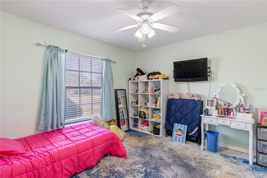 For Sale: $369,000 (5 beds, 3 baths, 2545 Square Feet)