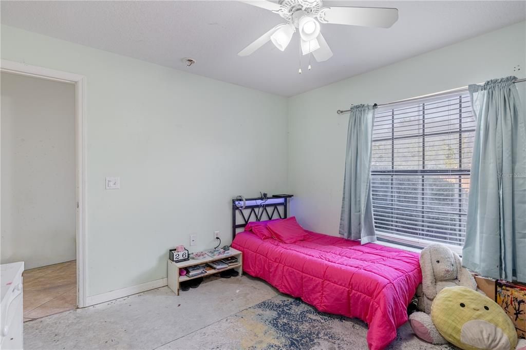 For Sale: $369,000 (5 beds, 3 baths, 2545 Square Feet)