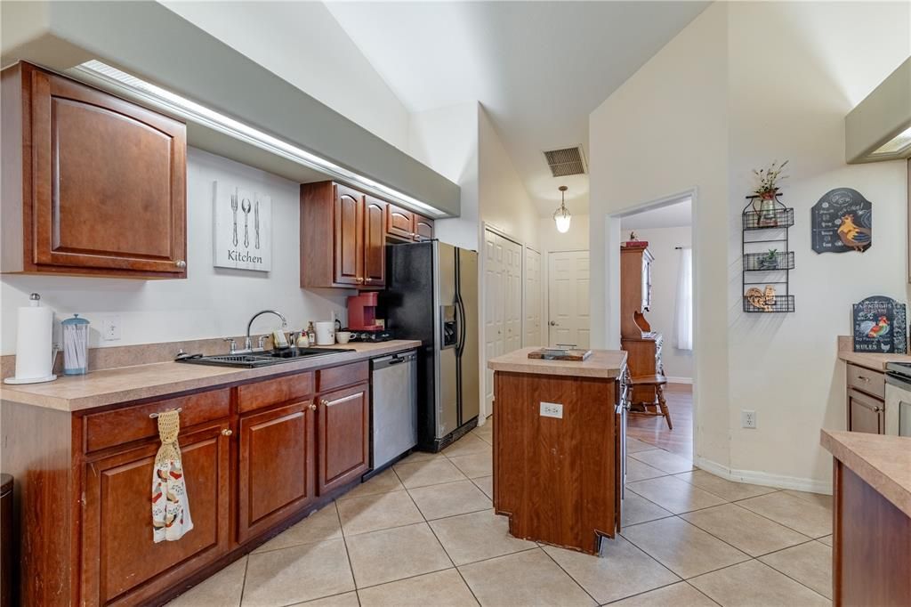 For Sale: $369,000 (5 beds, 3 baths, 2545 Square Feet)
