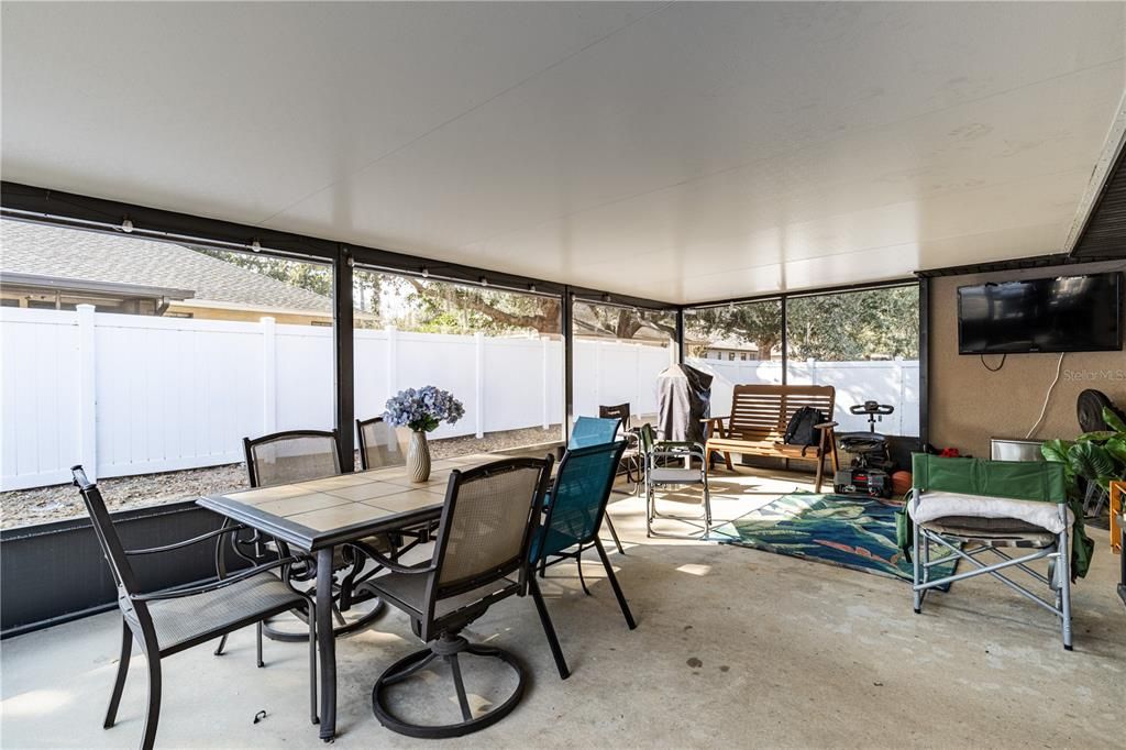 For Sale: $369,000 (5 beds, 3 baths, 2545 Square Feet)
