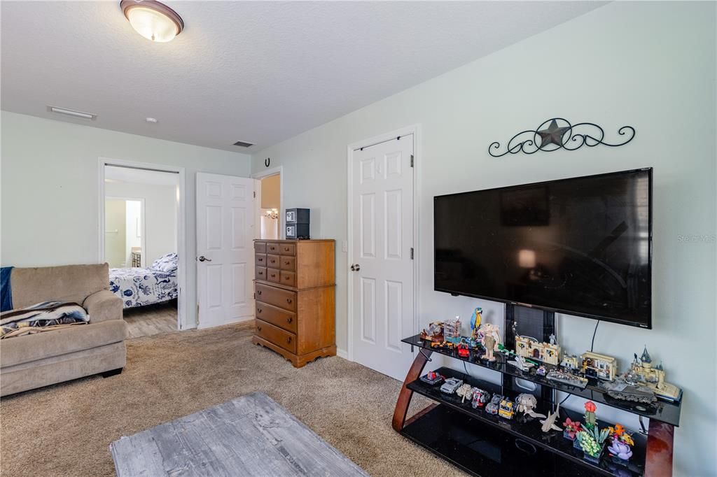 For Sale: $369,000 (5 beds, 3 baths, 2545 Square Feet)