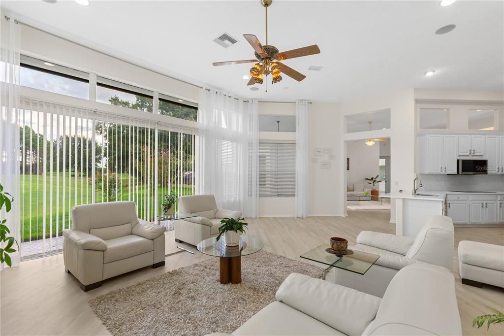 En Venta: $550,000 (3 camas, 3 baños, 3037 Pies cuadrados)