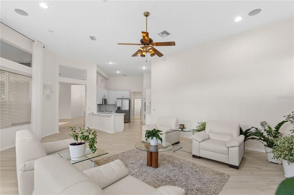 En Venta: $550,000 (3 camas, 3 baños, 3037 Pies cuadrados)