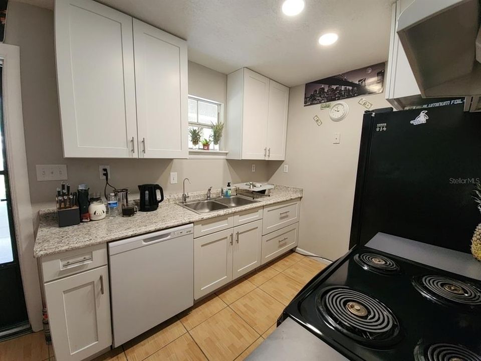 На продажу: $399,900 (3 спален, 2 ванн, 1356 Квадратных фут)