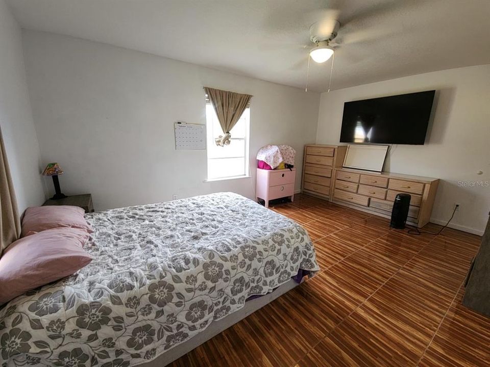 На продажу: $399,900 (3 спален, 2 ванн, 1356 Квадратных фут)