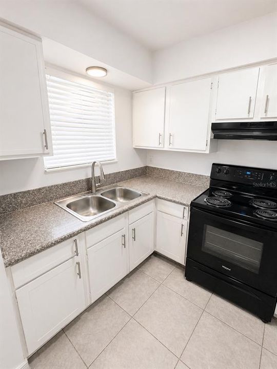 For Rent: $1,379 (2 beds, 1 baths, 938 Square Feet)