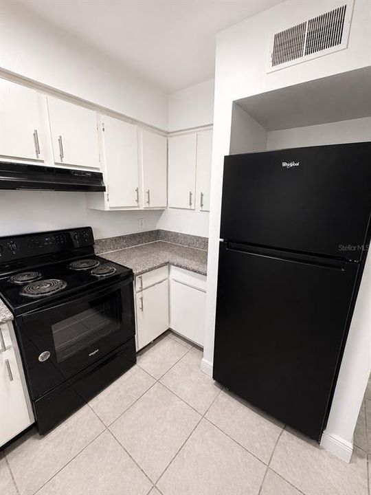 For Rent: $1,379 (2 beds, 1 baths, 938 Square Feet)