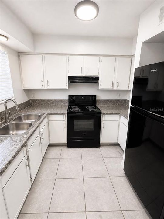 For Rent: $1,379 (2 beds, 1 baths, 938 Square Feet)