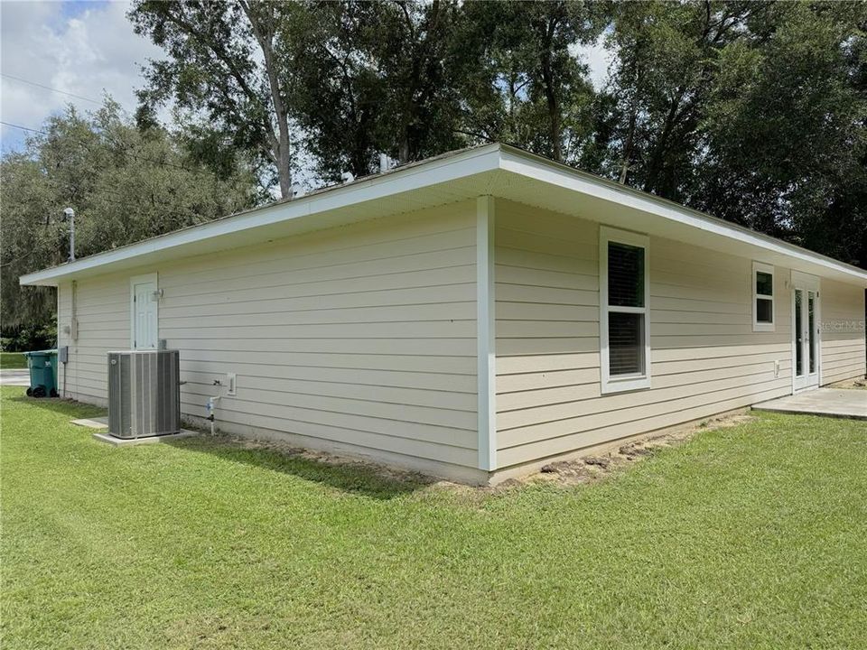 For Sale: $259,900 (3 beds, 2 baths, 1140 Square Feet)