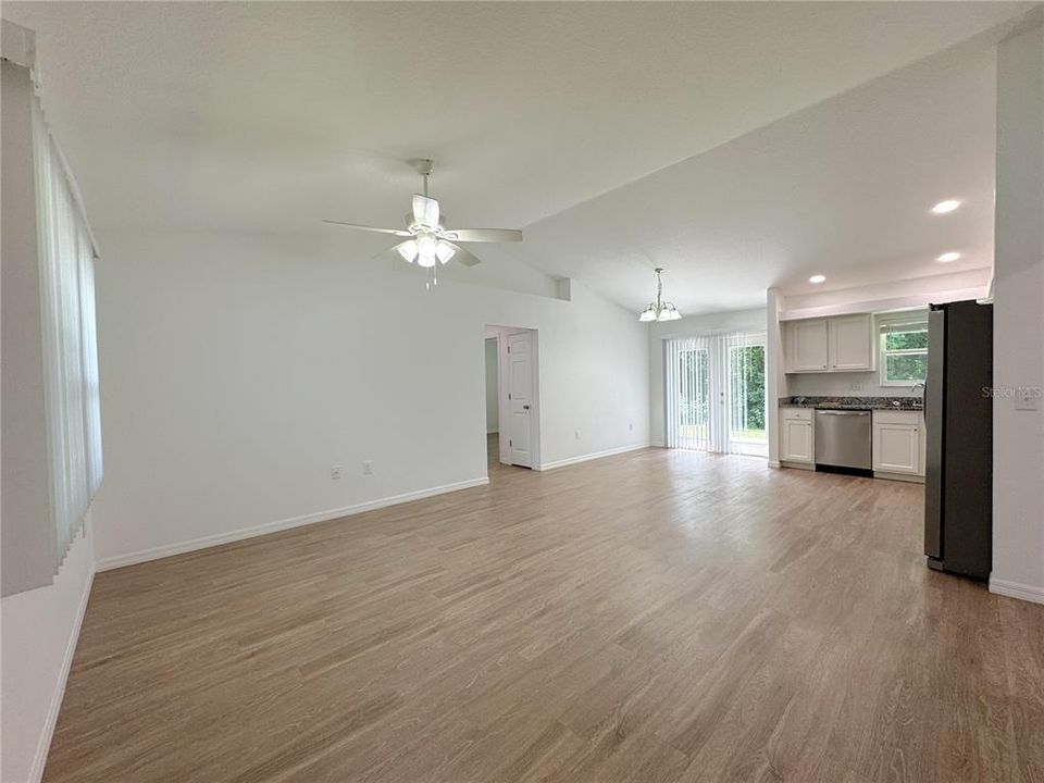 For Sale: $259,900 (3 beds, 2 baths, 1140 Square Feet)