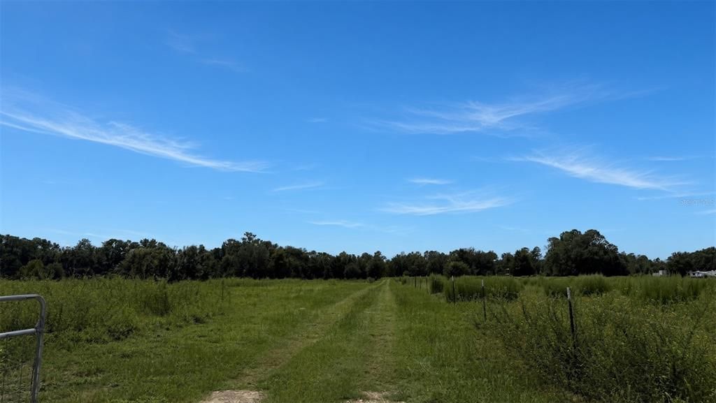 待售: $429,990 (4.10 acres)