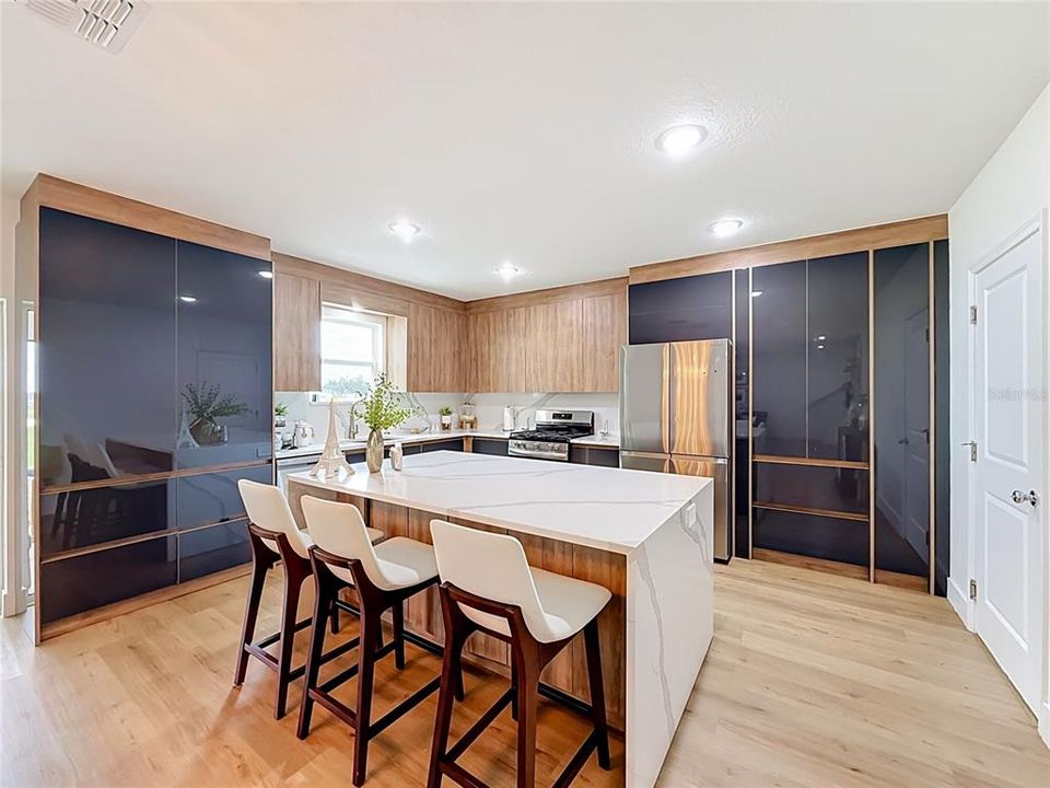 En Venta: $470,000 (4 camas, 2 baños, 2583 Pies cuadrados)