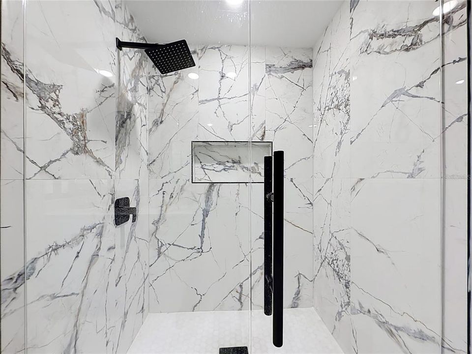 En Venta: $470,000 (4 camas, 2 baños, 2583 Pies cuadrados)