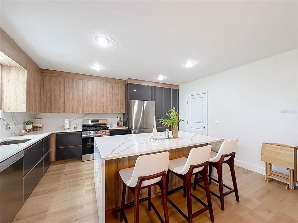 En Venta: $470,000 (4 camas, 2 baños, 2583 Pies cuadrados)