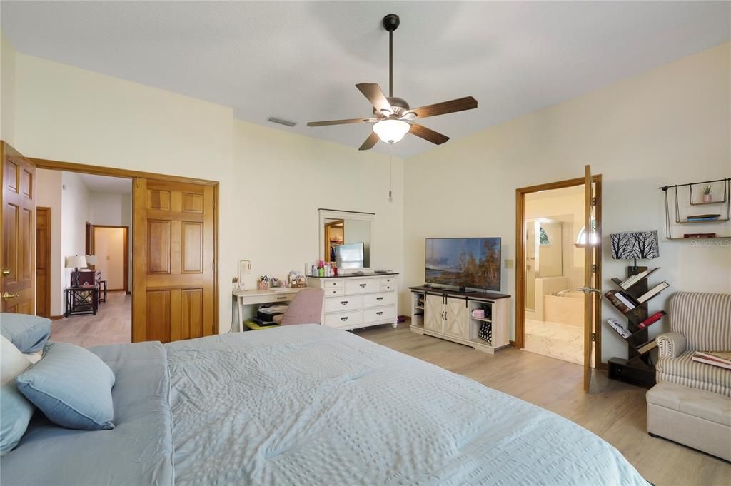 En Venta: $395,000 (4 camas, 2 baños, 1922 Pies cuadrados)