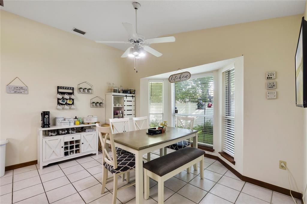 En Venta: $395,000 (4 camas, 2 baños, 1922 Pies cuadrados)