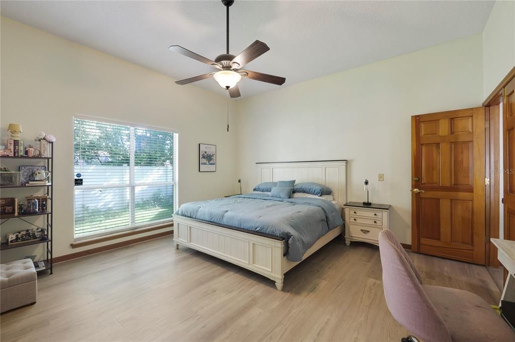 En Venta: $395,000 (4 camas, 2 baños, 1922 Pies cuadrados)