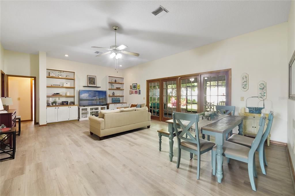 En Venta: $395,000 (4 camas, 2 baños, 1922 Pies cuadrados)