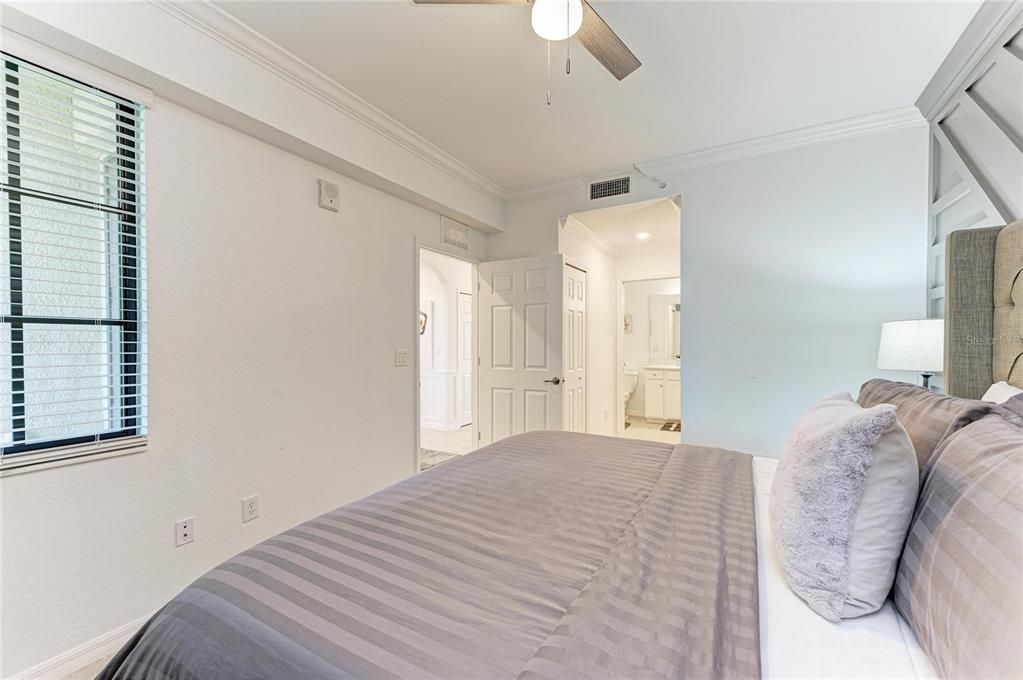 For Rent: $2,500 (2 beds, 2 baths, 1142 Square Feet)