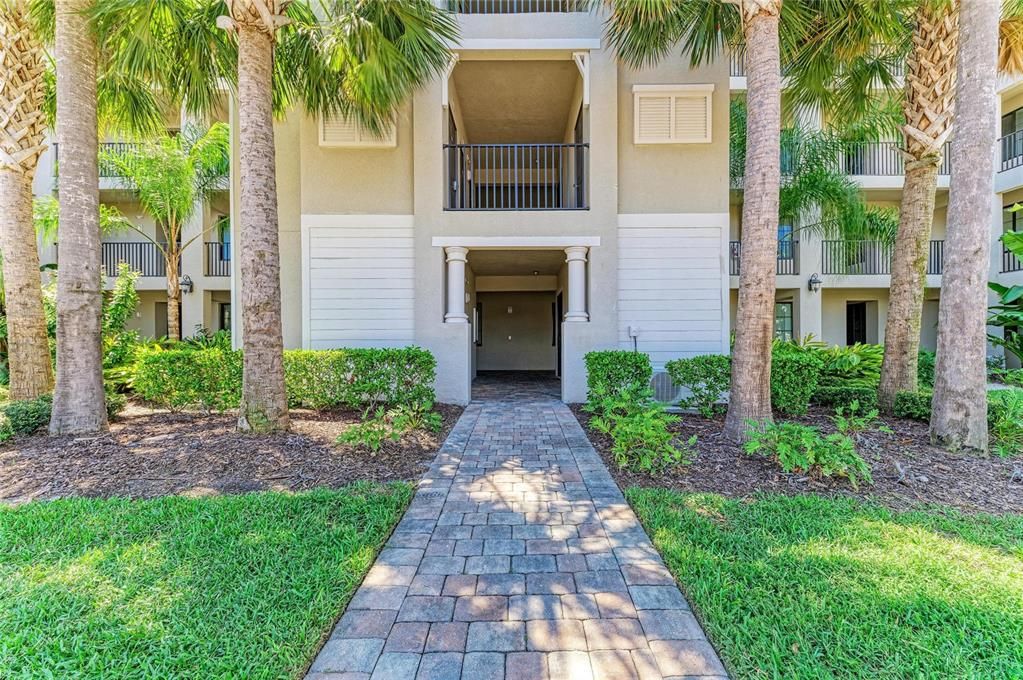 For Rent: $2,500 (2 beds, 2 baths, 1142 Square Feet)