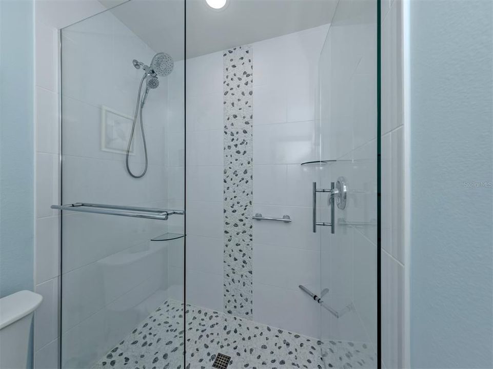 На продажу: $225,000 (2 спален, 2 ванн, 900 Квадратных фут)