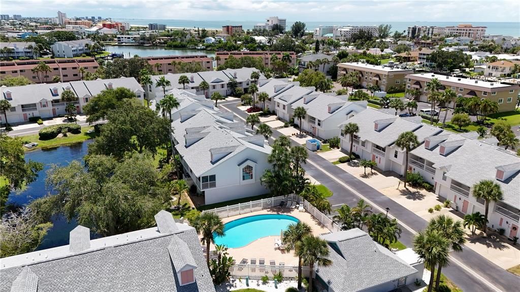 На продажу: $429,900 (2 спален, 2 ванн, 1030 Квадратных фут)