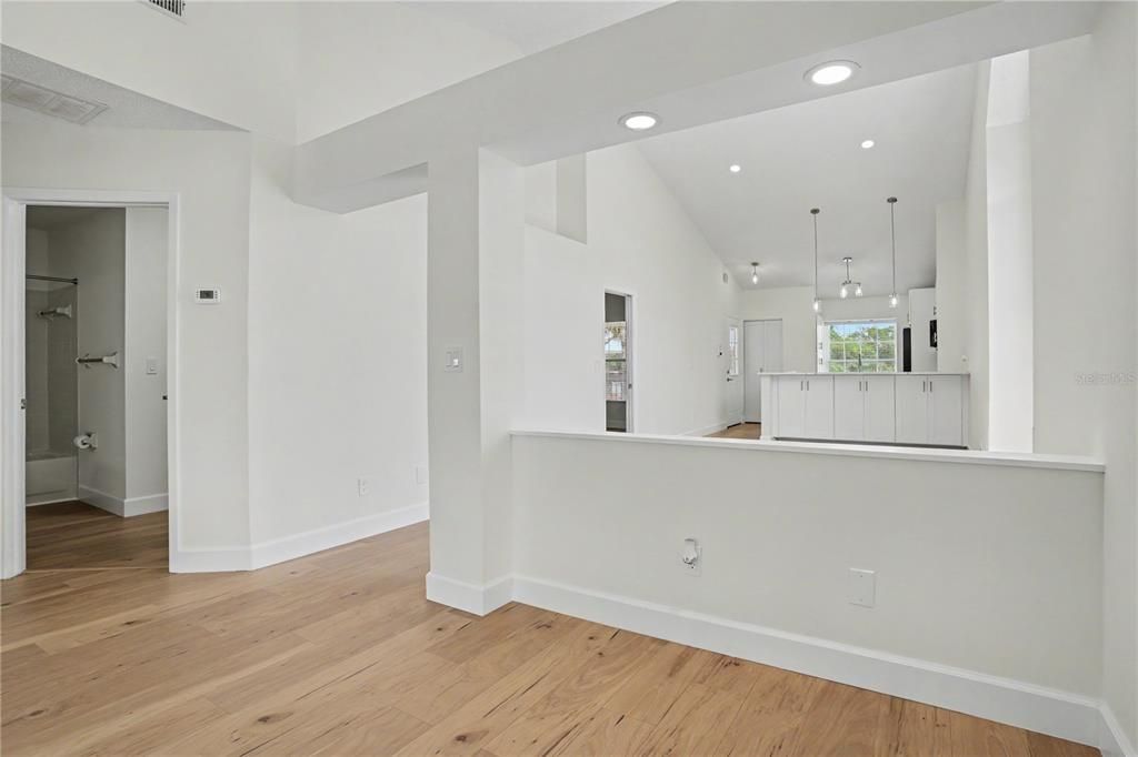 На продажу: $429,900 (2 спален, 2 ванн, 1030 Квадратных фут)