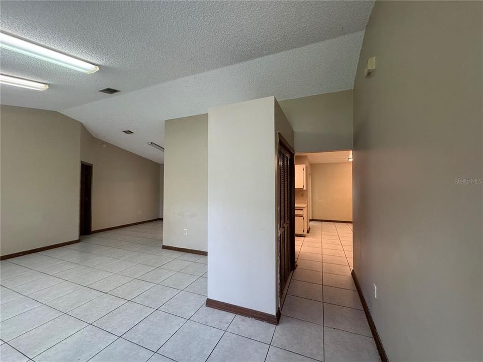 En Venta: $330,000 (4 camas, 3 baños, 1819 Pies cuadrados)