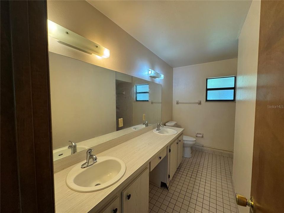 En Venta: $330,000 (4 camas, 3 baños, 1819 Pies cuadrados)