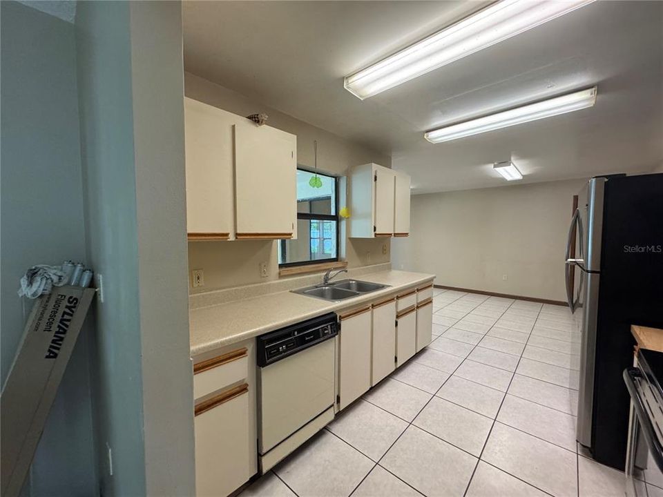 En Venta: $330,000 (4 camas, 3 baños, 1819 Pies cuadrados)