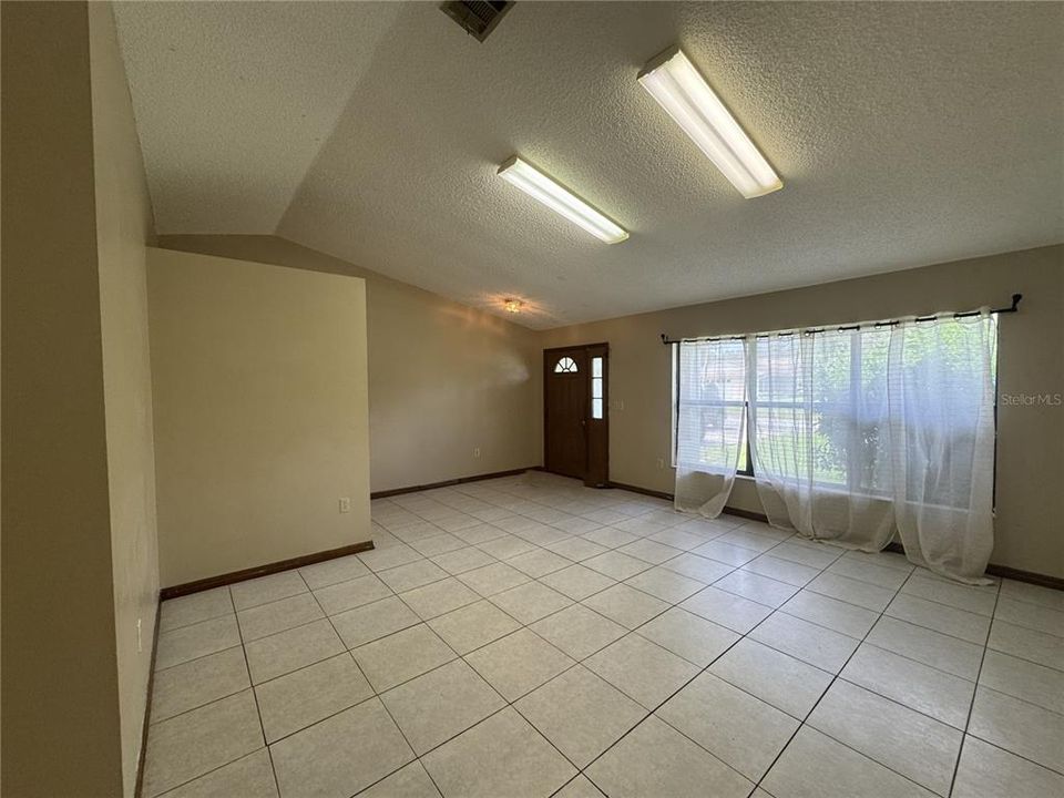 En Venta: $330,000 (4 camas, 3 baños, 1819 Pies cuadrados)