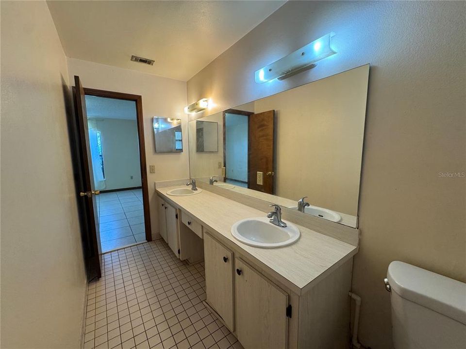 En Venta: $330,000 (4 camas, 3 baños, 1819 Pies cuadrados)