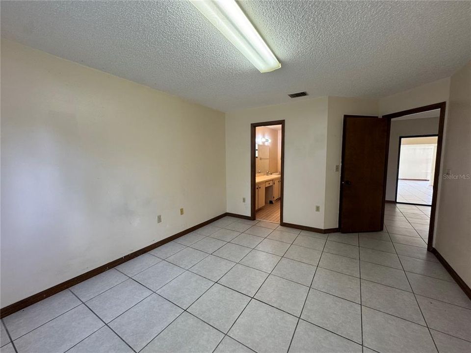 En Venta: $330,000 (4 camas, 3 baños, 1819 Pies cuadrados)