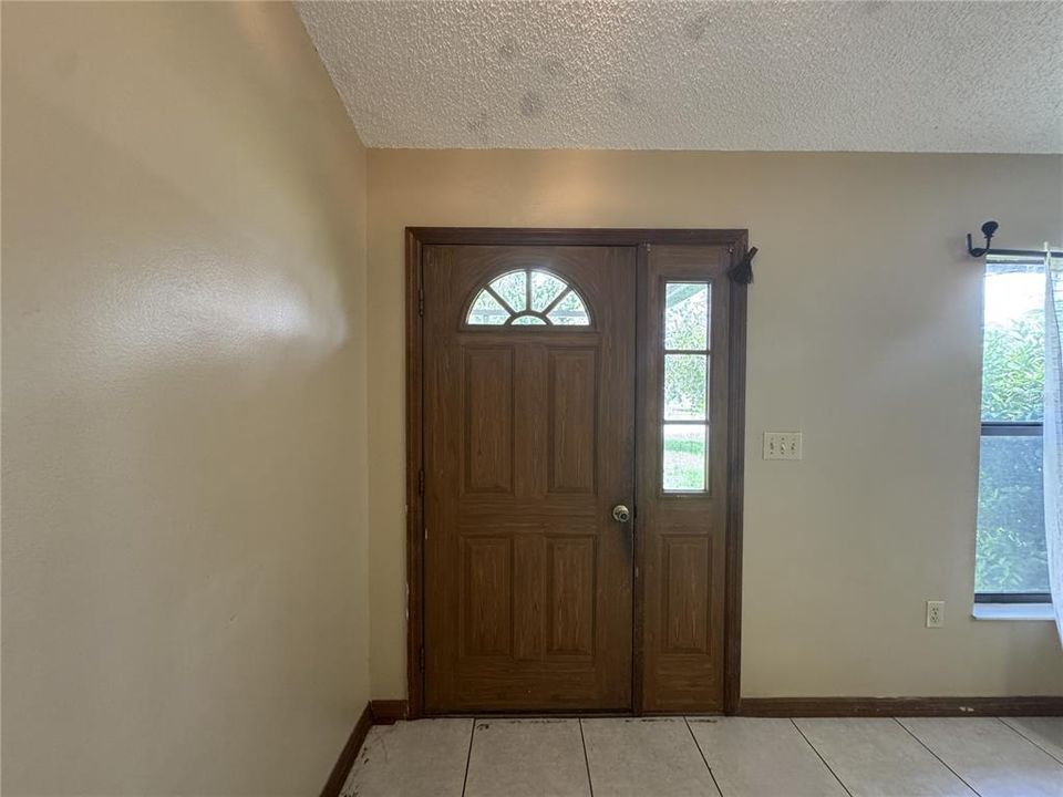En Venta: $330,000 (4 camas, 3 baños, 1819 Pies cuadrados)