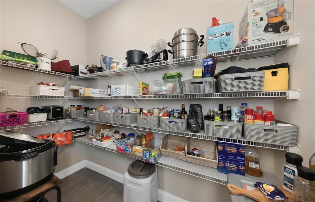 En Venta: $949,000 (4 camas, 3 baños, 3010 Pies cuadrados)