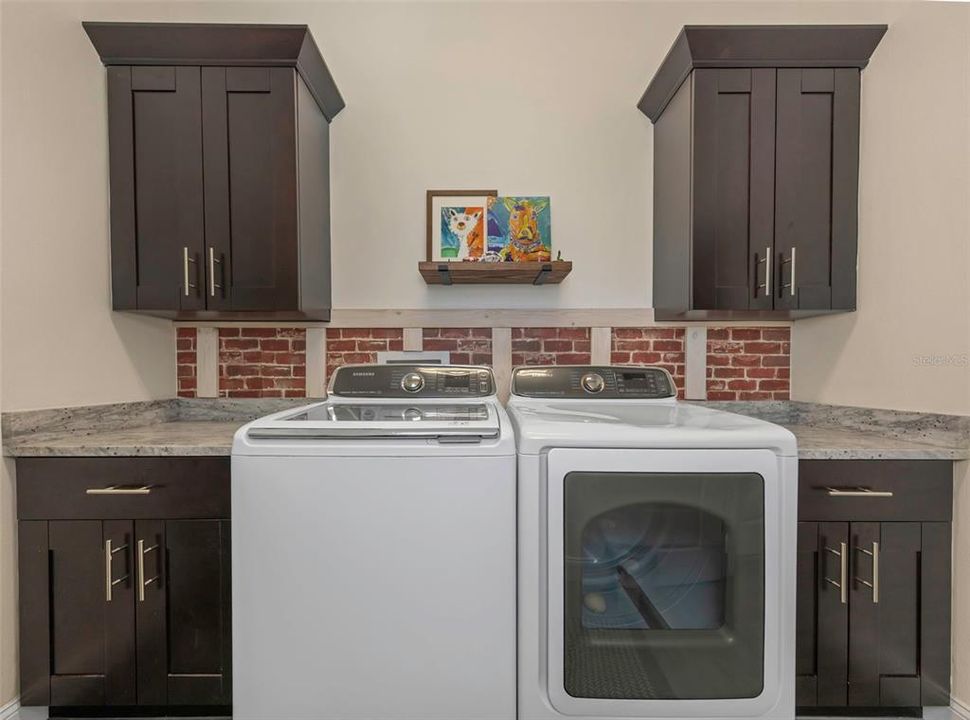 En Venta: $949,000 (4 camas, 3 baños, 3010 Pies cuadrados)