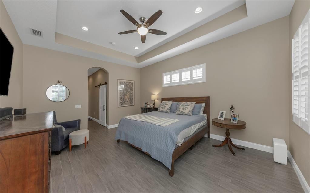 En Venta: $949,000 (4 camas, 3 baños, 3010 Pies cuadrados)