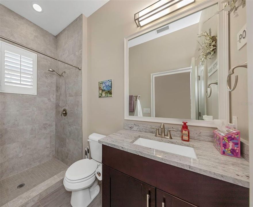 En Venta: $949,000 (4 camas, 3 baños, 3010 Pies cuadrados)